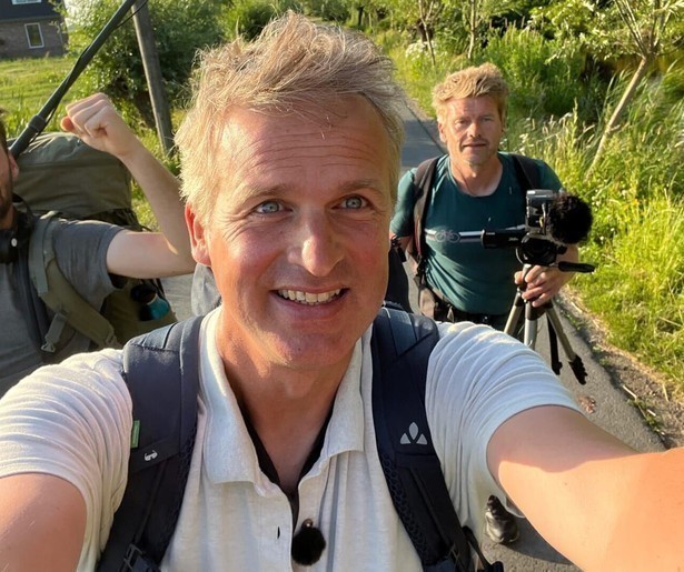 Arnout Hauben is terug op NPO 2 met een gloednieuwe reeks Dwars door de Lage Landen