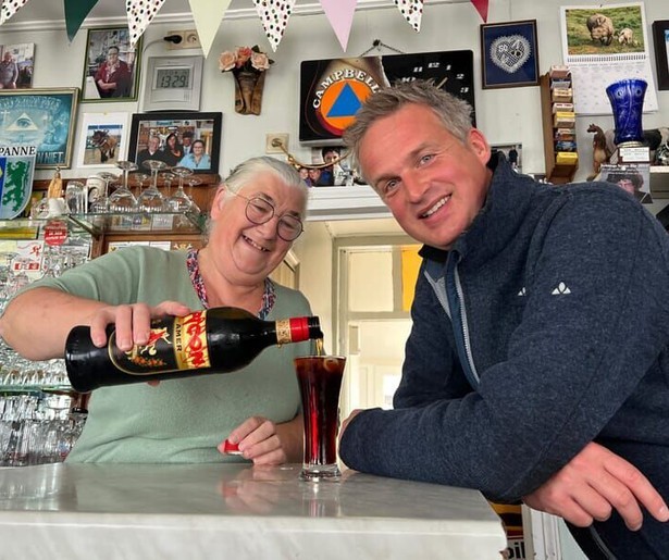 Arnout Hauben en zijn vrienden ronden hun reis af in slotaflevering Dwars door de Lage Landen