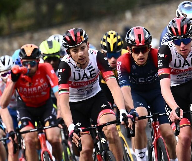 Tadej Pogacar probeert het in Vlaanderen