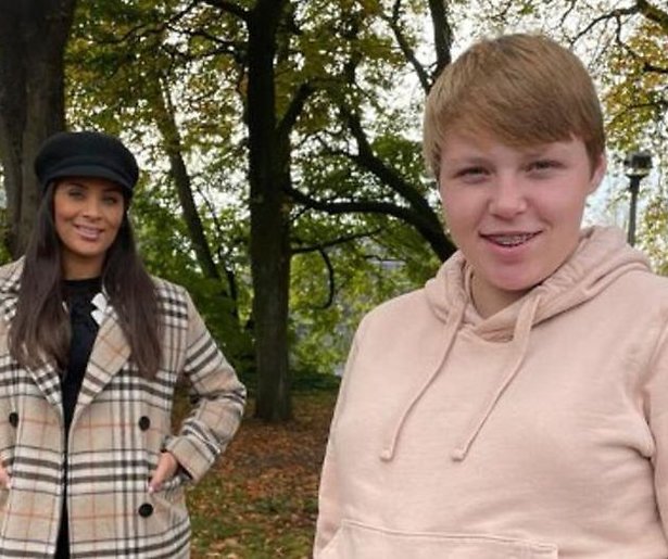 Dyantha Brooks helpt in Vier Handen Op Eén Buik 