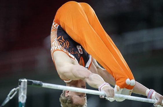 Videosnack: Epke Zonderland turnt 5 vluchtelementen!