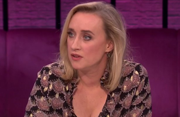 Hilariteit in Jinek om Eva's decolleté