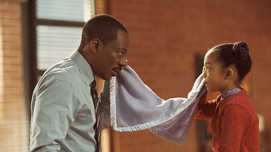 Eddie Murphy als Evan Danielson & Yara Shahidi als Olivia Danielson