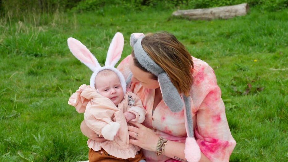 Priscilla Wildeman met dochter Billie Jean met opnames tijdens Pasen 2025.