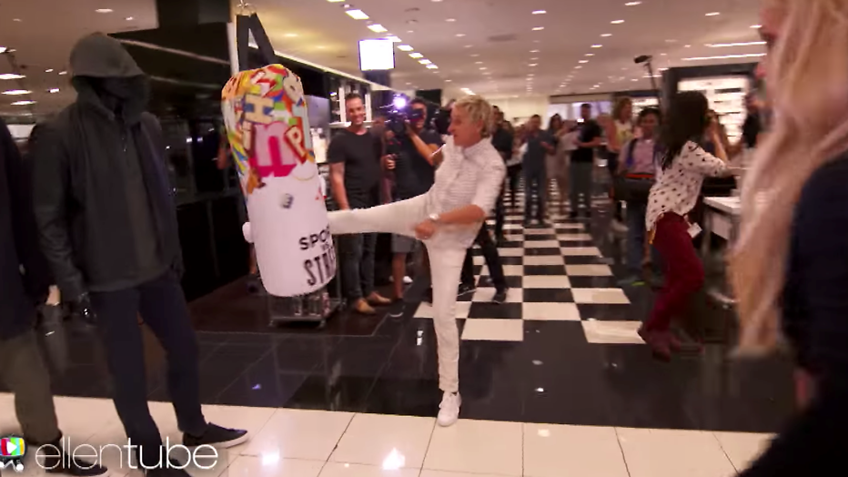 Videosnack: Ellen DeGeneres en Britney Spears compleet doorgeslagen Videosnack: Ellen DeGeneres en Britney Spears compleet doorgeslagen