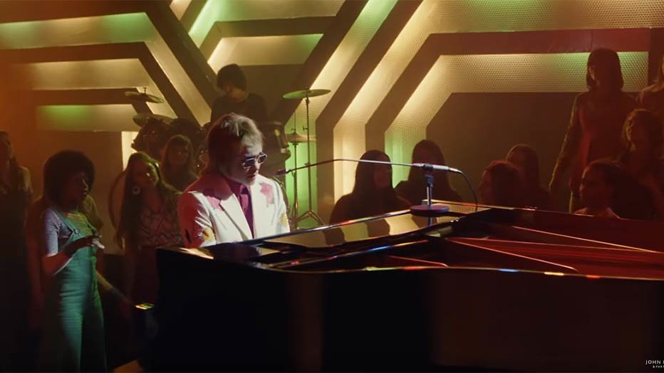 Elton John in 8 miljoen euro kostende kerstreclame Brits warenhuis