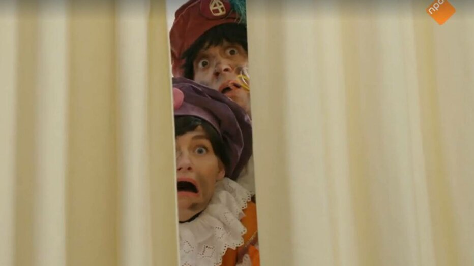 Pieten zijn in paniek in het ziekenhuis waar Sinterklaas is.