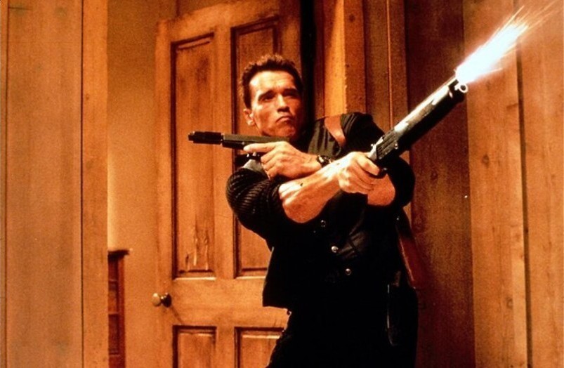Arnold Schwarzenegger gumt je verleden uit Arnold Schwarzenegger gumt je verleden uit