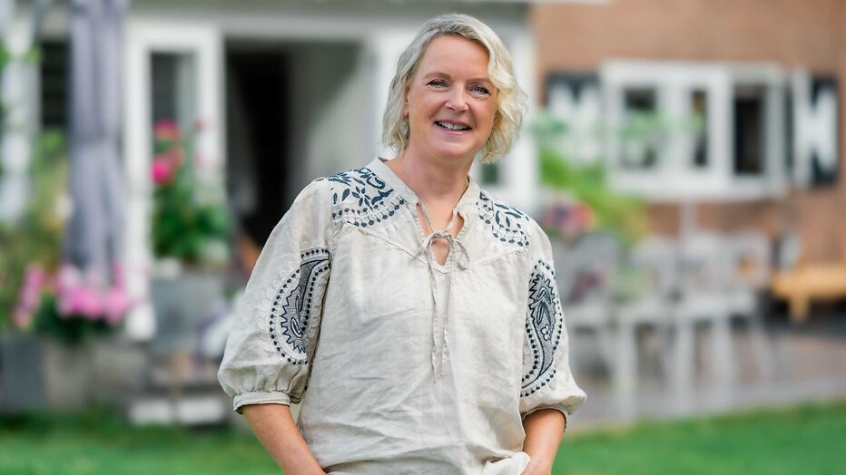 Erica Meiland onthult medisch nieuws in eerste aflevering.