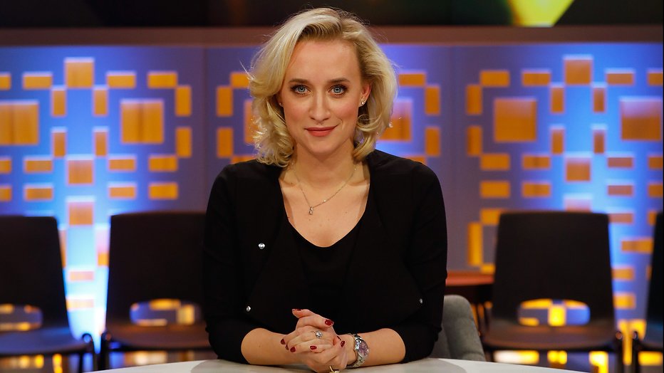 Eva Jinek strikt Linda, Yvon en Boer Zoekt Vrouw-koppels Eva Jinek strikt Linda, Yvon en Boer Zoekt Vrouw-koppels