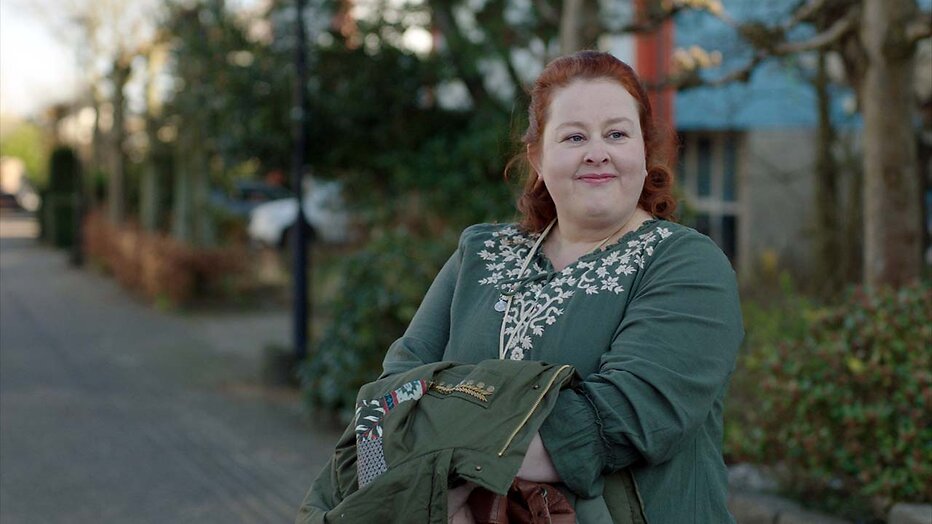 Eva Van der Gucht als Carola in Oogappels