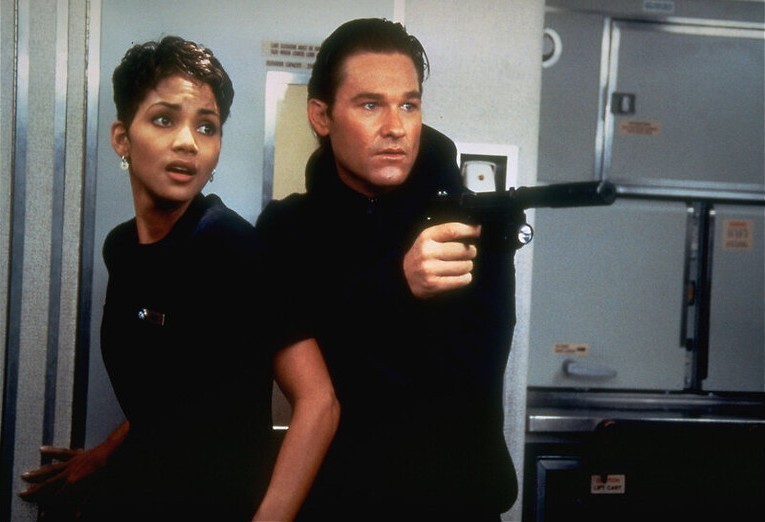 Kurt Russell knokt met kapers Kurt Russell knokt met kapers
