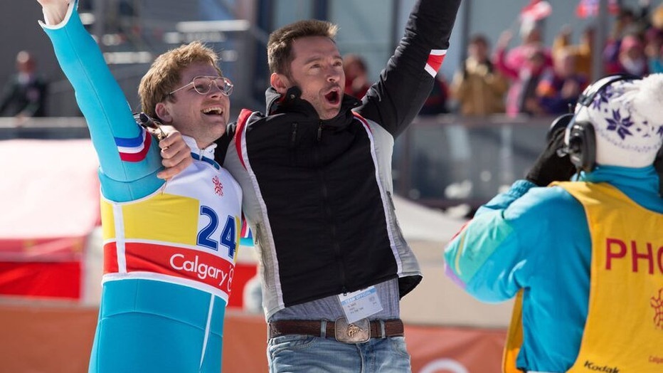 Hugh Jackman en Taron Egerton in Eddie the Eagle