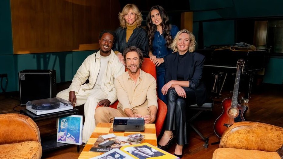 Chris Zegers met deelnemers Een Schat aan Shaffy