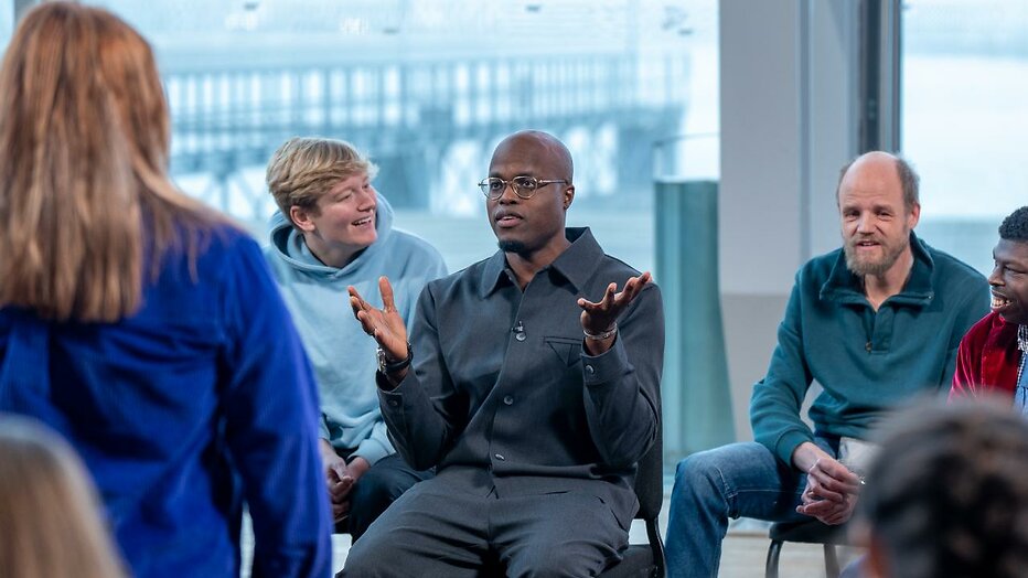 Jandino Asporaat in Een Buitengewoon Gesprek