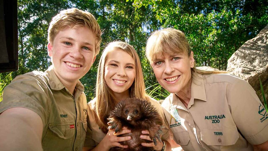 Robert, Terri en Bindi Irwin in Een Dag in de Dierentuin