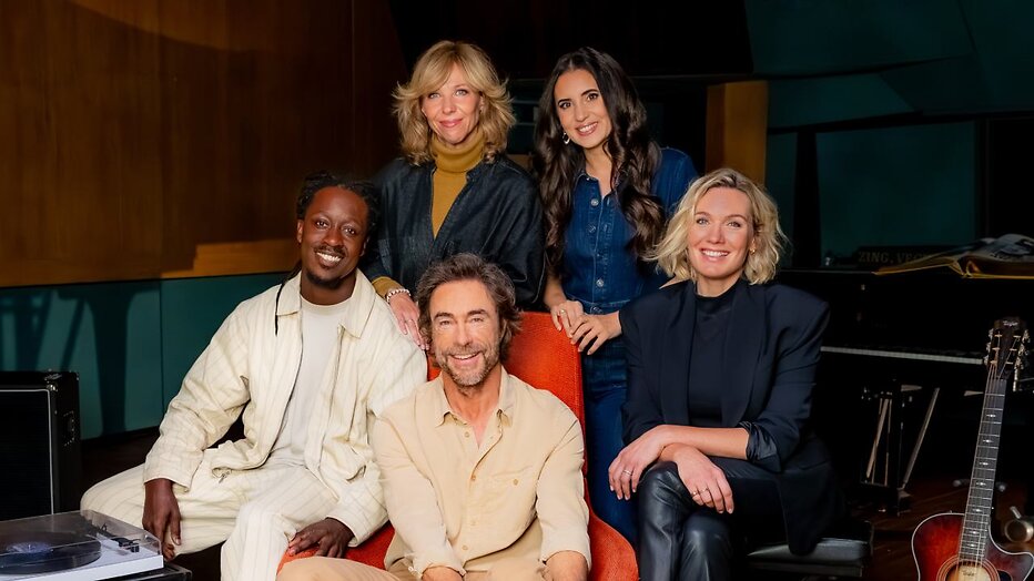 Chris Zegers met Akwasi, Claudia, Karsu en Marlijn voor Een Schat aan Shaffy