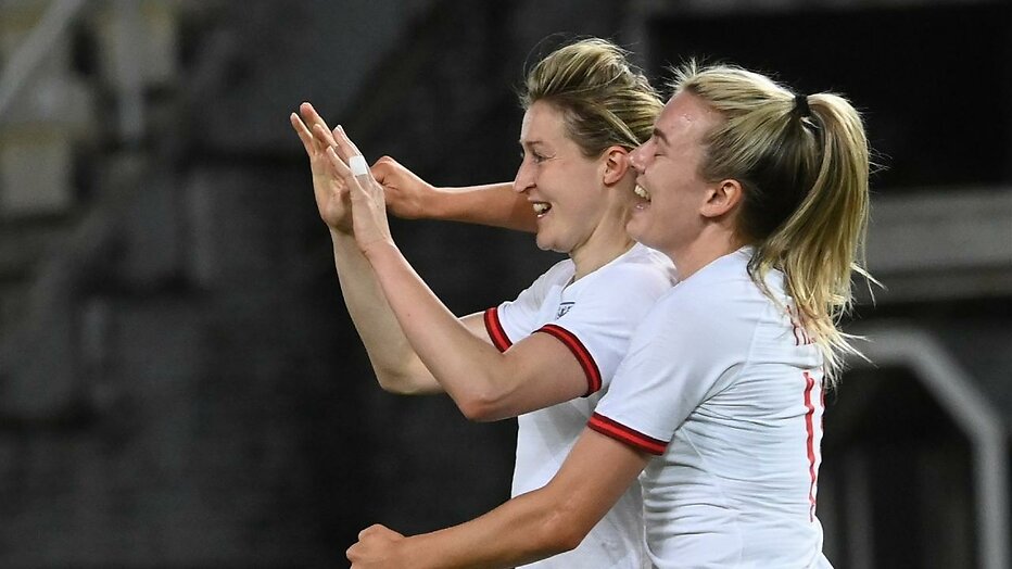 Ellen White en Lauren Hemp