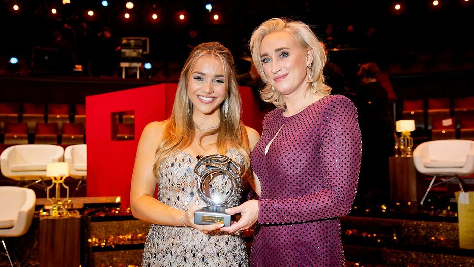 Emma Heesters en Eva Jinek op Het Gouden Televizier-Ring Gala 2025.