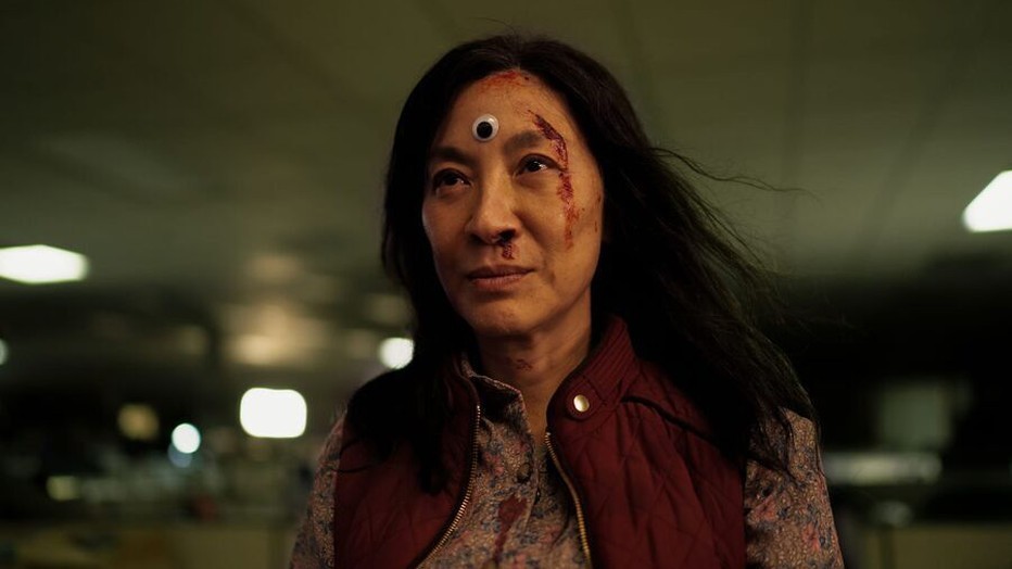 Michelle Yeoh als Evelyn in Everything Everywhere All at Once