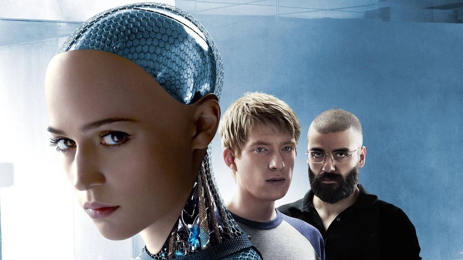 Alicia Vikander, Domhnall Gleeson en Oscar Isaac in Ex Machina Alicia Vikander, Domhnall Gleeson en Oscar Isaac in Ex Machina