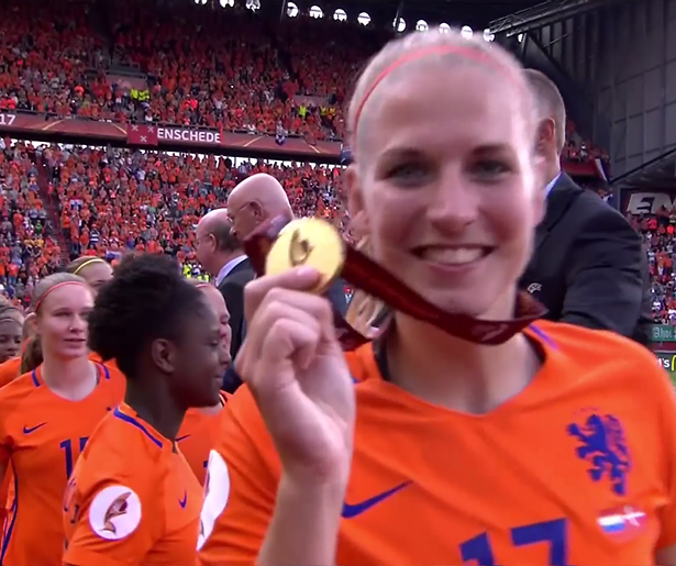 Huldiging Oranjevrouwen live op NPO 1