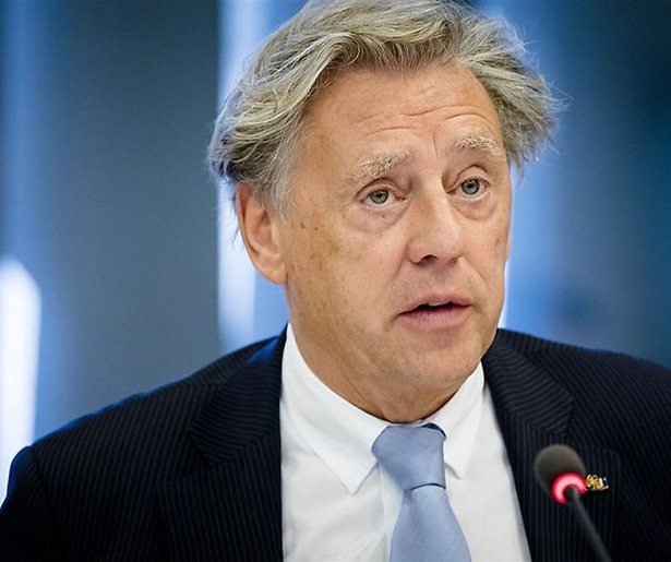 Ed Nijpels zegt dat hij een relatie had met Linda de Mol, Linda zegt van niet