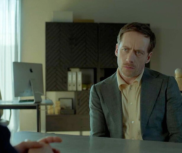 Patrick probeert Lilly de mond te snoeren in De Ring