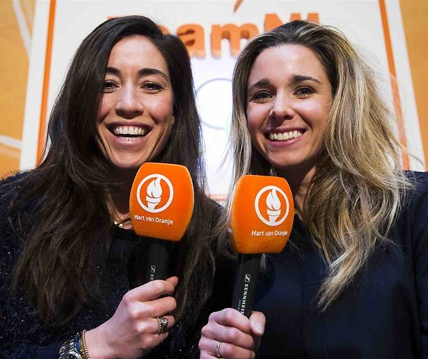 De TV van gisteren: Hockeymeisjes Ellen & Naomi debuteren niet slecht