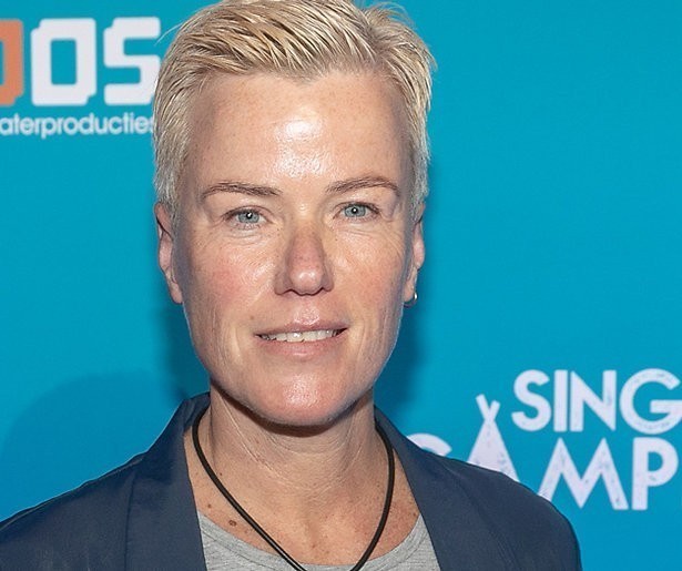 Ellie Lust voert pittig gesprek met Johan Derksen 