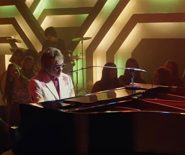 Elton John in 8 miljoen euro kostende kerstreclame Brits warenhuis