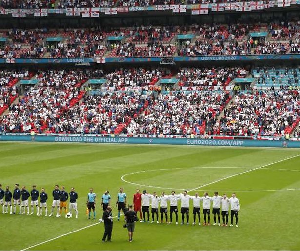 NPO blundert tijdens volkslied Duitsland met ondertiteling