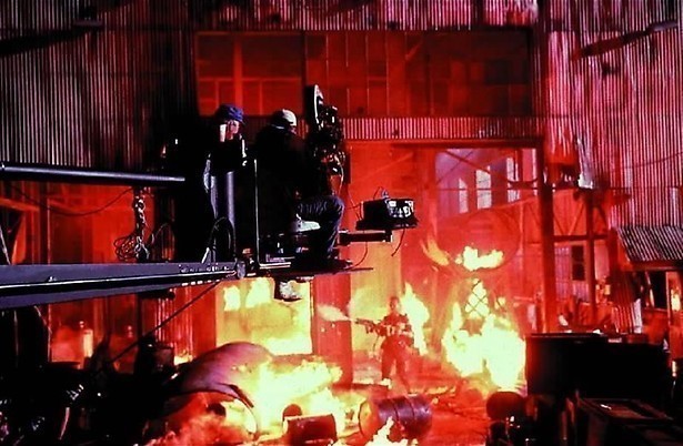 Arnold Schwarzenegger gumt je verleden uit