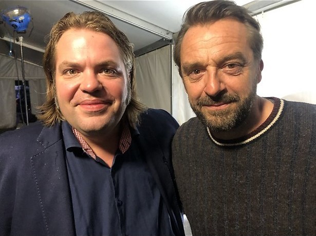 Evenblij undercover met Tom Waes