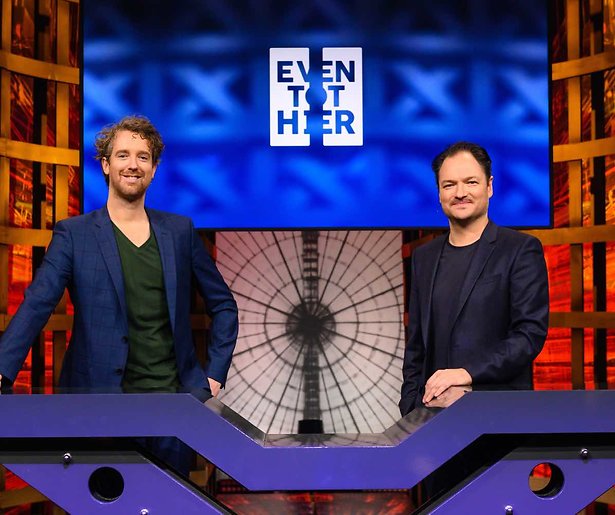 De TV van gisteren: Even tot Hier en De Verraders vechten elkaar de tent uit