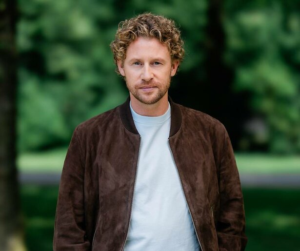 Aflevering van Ewout gaat ook programmamaker niet in de koude kleren zitten