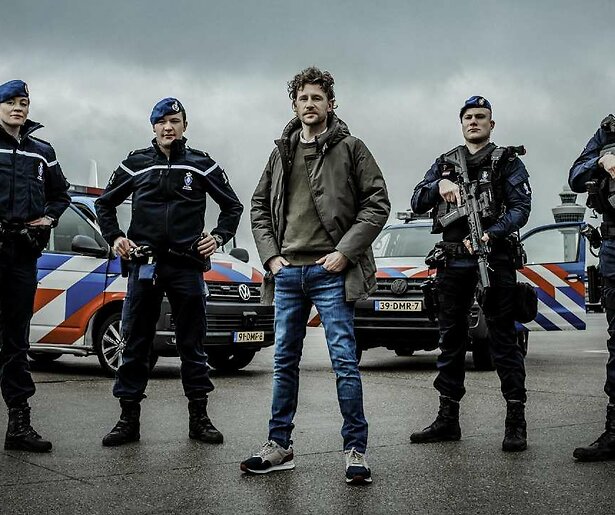 Ewout Genemans gaat in het spoor van de marechaussee in Ewout aan de Grens