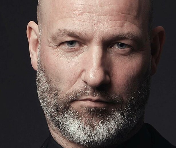 Eddy Zoëy bezoekt het Daan Theeuwes Centrum in een nieuw seizoen Five Days Inside