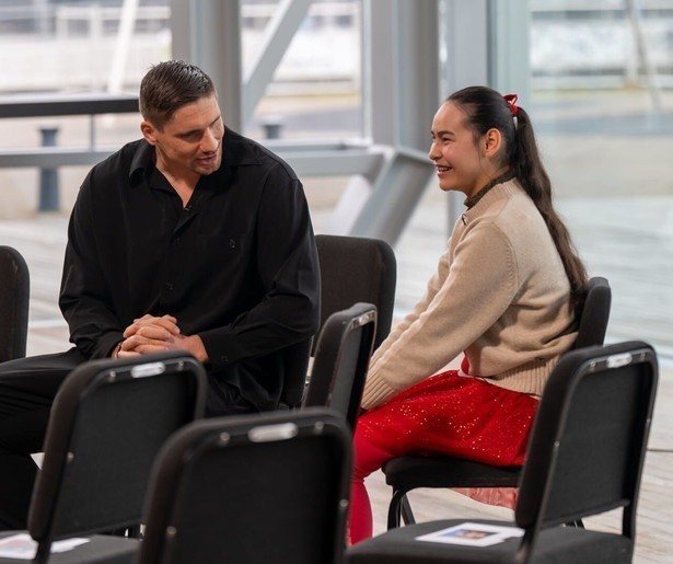 Rico Verhoeven wordt onderworpen aan een stevig vragenvuur in Een Buitengewoon Gesprek