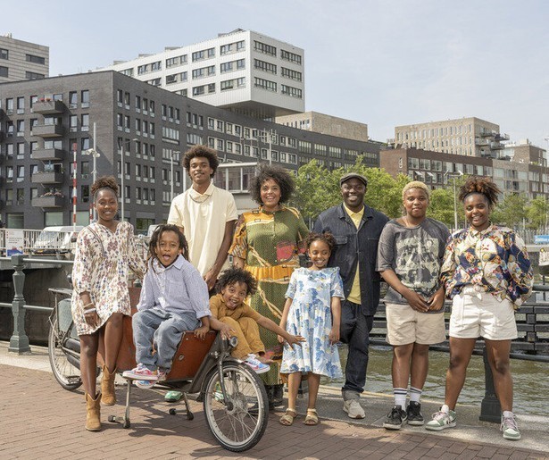 Eerste tandartsbezoek voor Oos uit Een Huis Vol