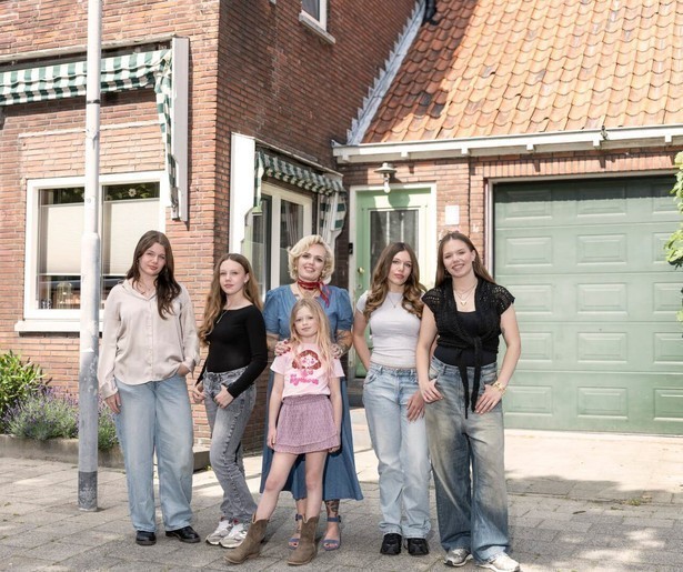 De familie Bal stelt zich voor in de start van een nieuw seizoen Een Huis Vol