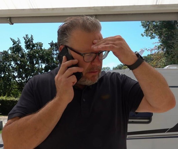 De familie Kraan heeft het er maar druk mee in Een Huis Vol Emigreert