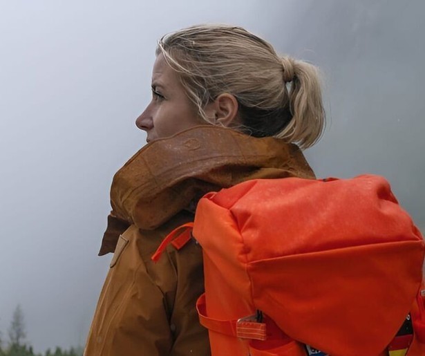 Carrie ten Napel komt terecht bij een Zwitsers volksfeest in Een Jaar in de Alpen