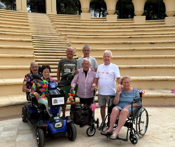 Paul de Leeuw reist mee met mensen met dementie in Een Vergetelijk Mooie Reis