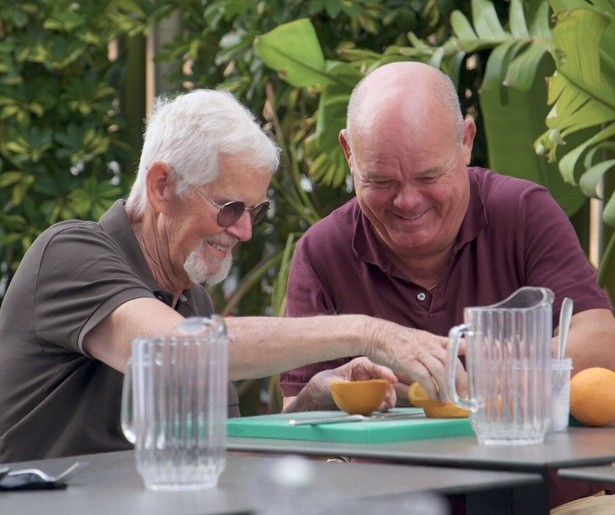 Paul de Leeuw heeft een openhartig gesprek met Beppie in Een Vergetelijk Mooie Reis