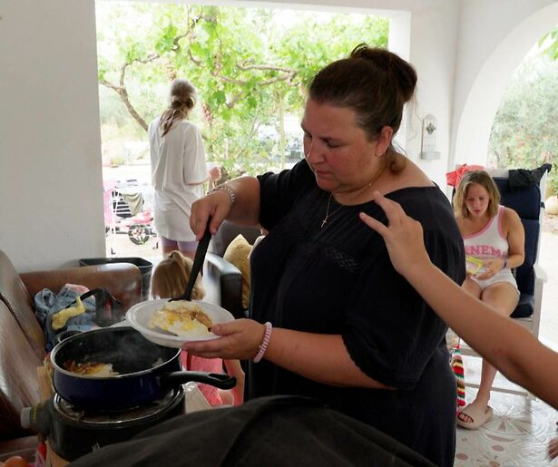 De Kraantjes kunnen eindelijk hun camping openen in Een Huis Vol Emigreert