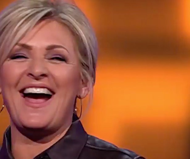 Grappige deelnemer Een Tegen 50 maakt iedereen aan het lachen
