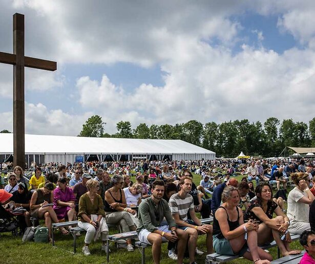 Geniet op Eerste Pinksterdag van de tv-registratie van Opwekking viert Pinksteren met Nederland