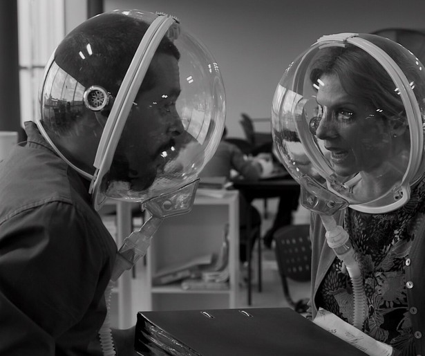 Het leven van dertiger Sebastián verandert op verschillende manieren