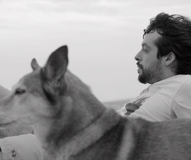 Het leven van Daniel Katz verandert op verschillende manieren in El perro que no calla